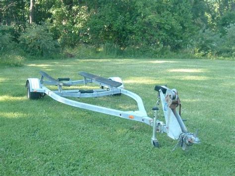 Previous owner removed the seats and used it for fishing. . Craigslist boat trailer